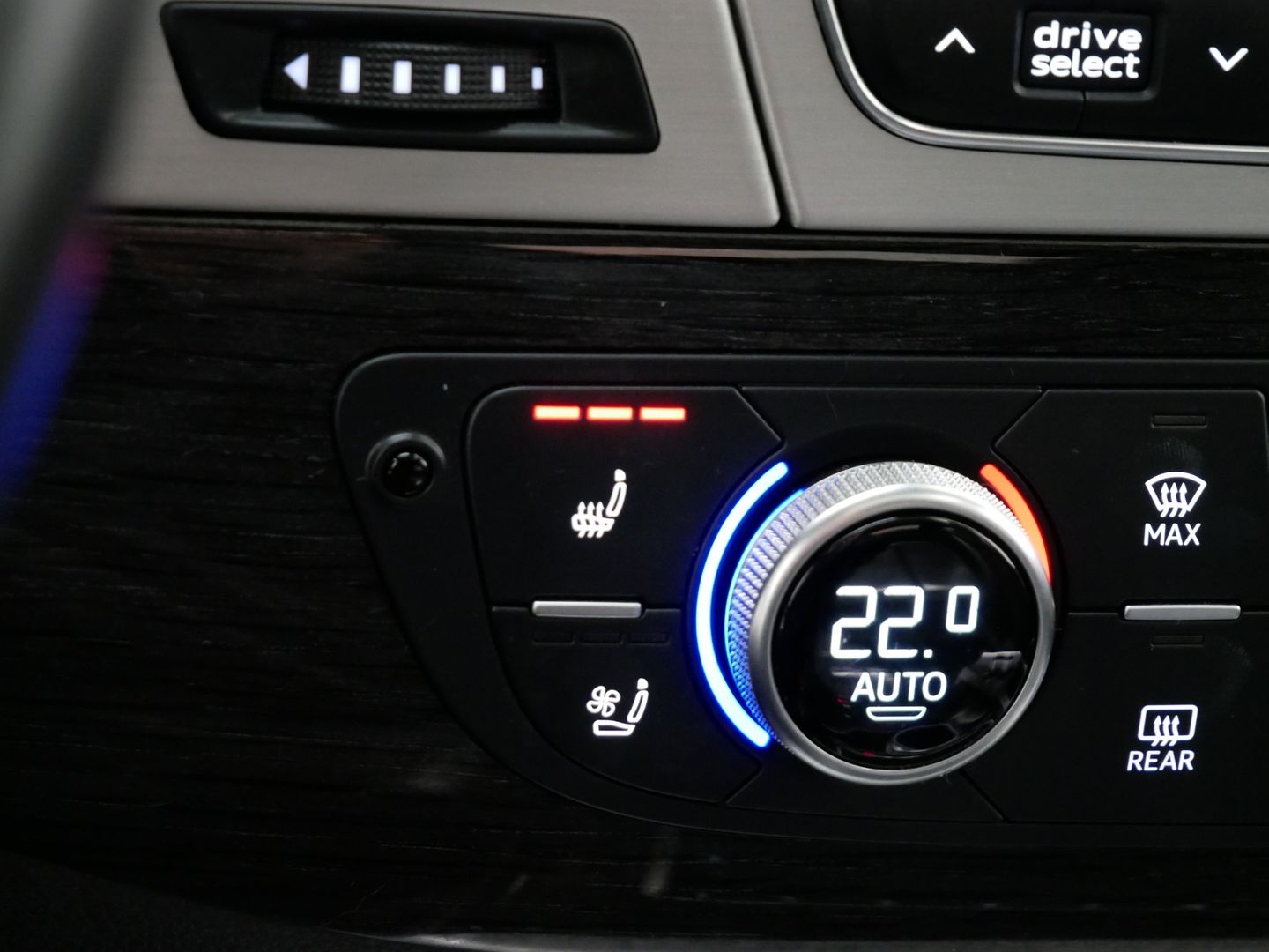 Audi SQ7 4.0 TDI/320 kW/PANO/LED/HUD/VS/ASUS/VALCONA/DPH