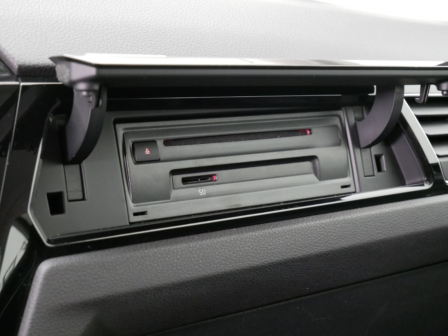 Volkswagen Touran 2.0 TDI/110kW/HIGHLINE/LED/DPH