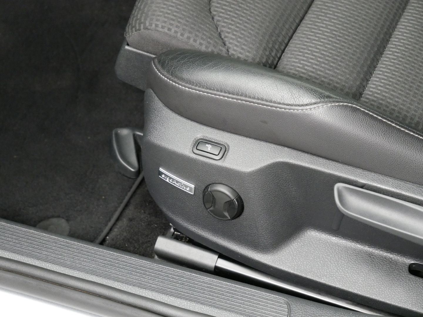 Volkswagen Golf 2.0 TDI/TAŽNÉ/XENON/ATRAKTIVNÍ/NAVI/MASÁŽ/DPH