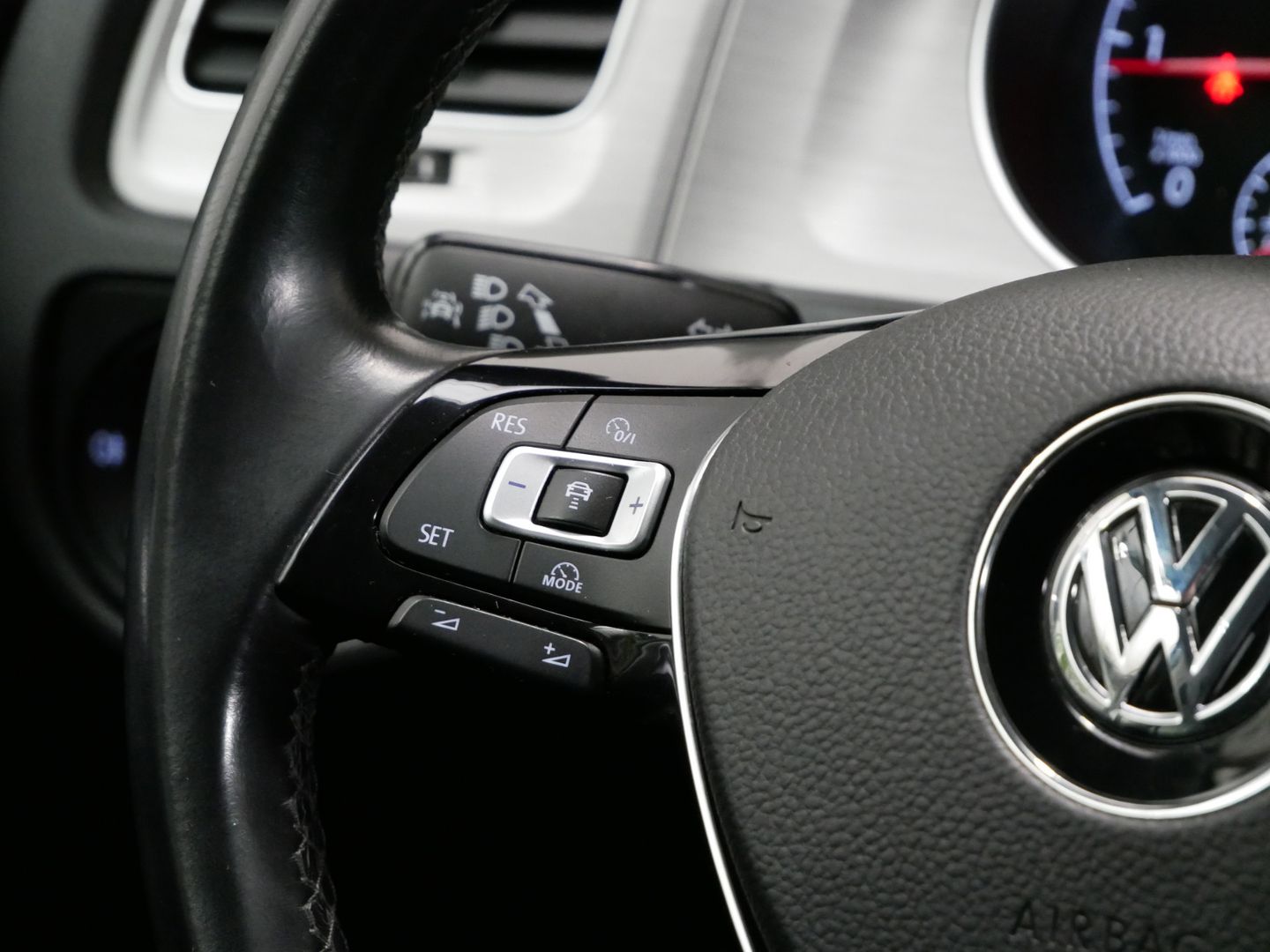 Volkswagen Golf 2.0 TDI/TAŽNÉ/XENON/ATRAKTIVNÍ/NAVI/MASÁŽ/DPH