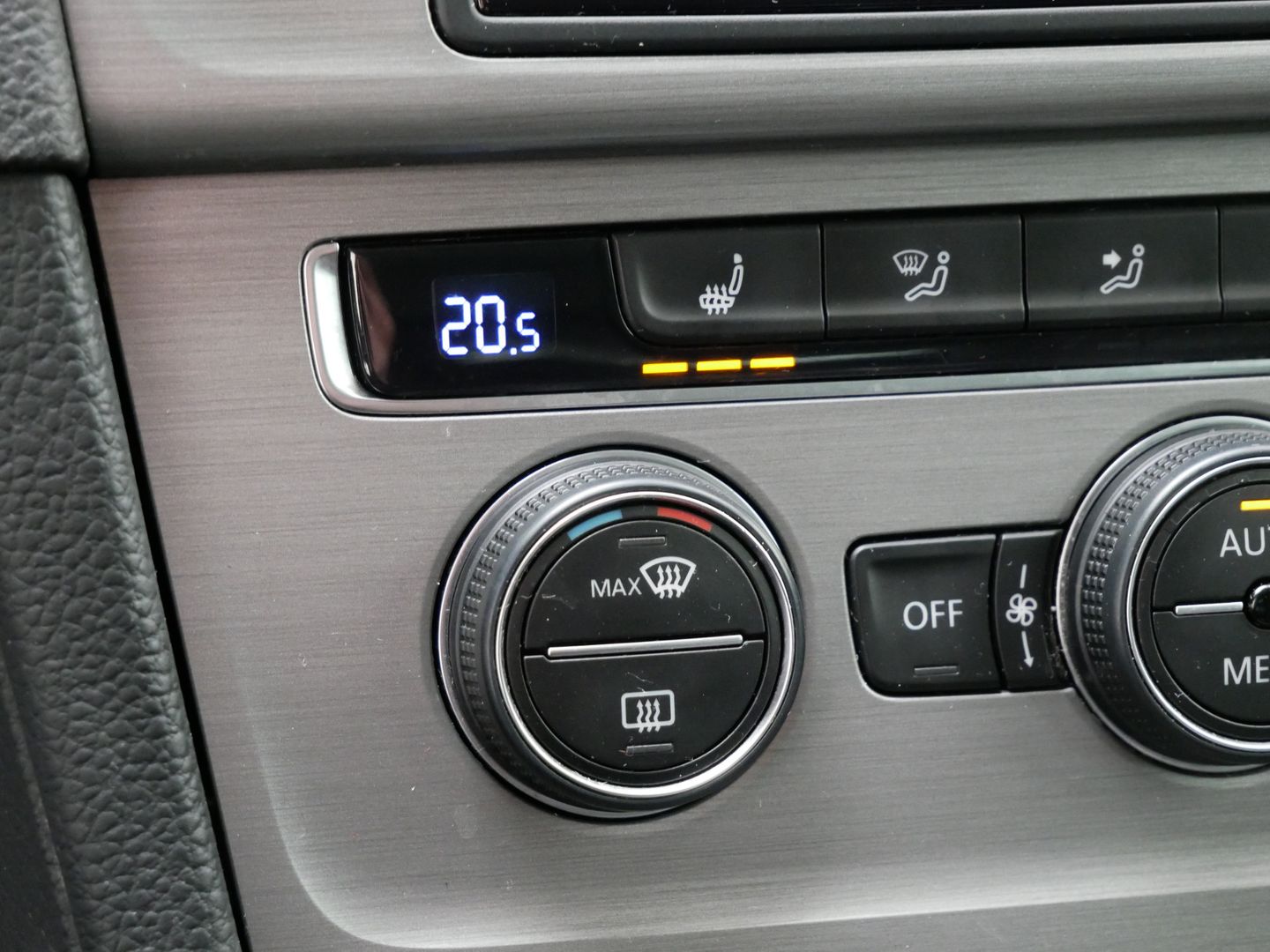 Volkswagen Golf 2.0 TDI/TAŽNÉ/XENON/ATRAKTIVNÍ/NAVI/MASÁŽ/DPH