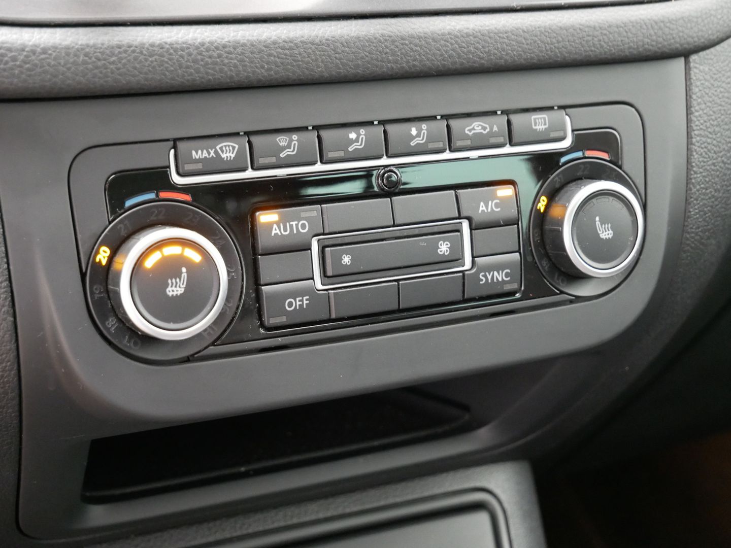 Volkswagen Tiguan 103kW/DSG/4x4/PANO/NovéROZVODY/SPORT