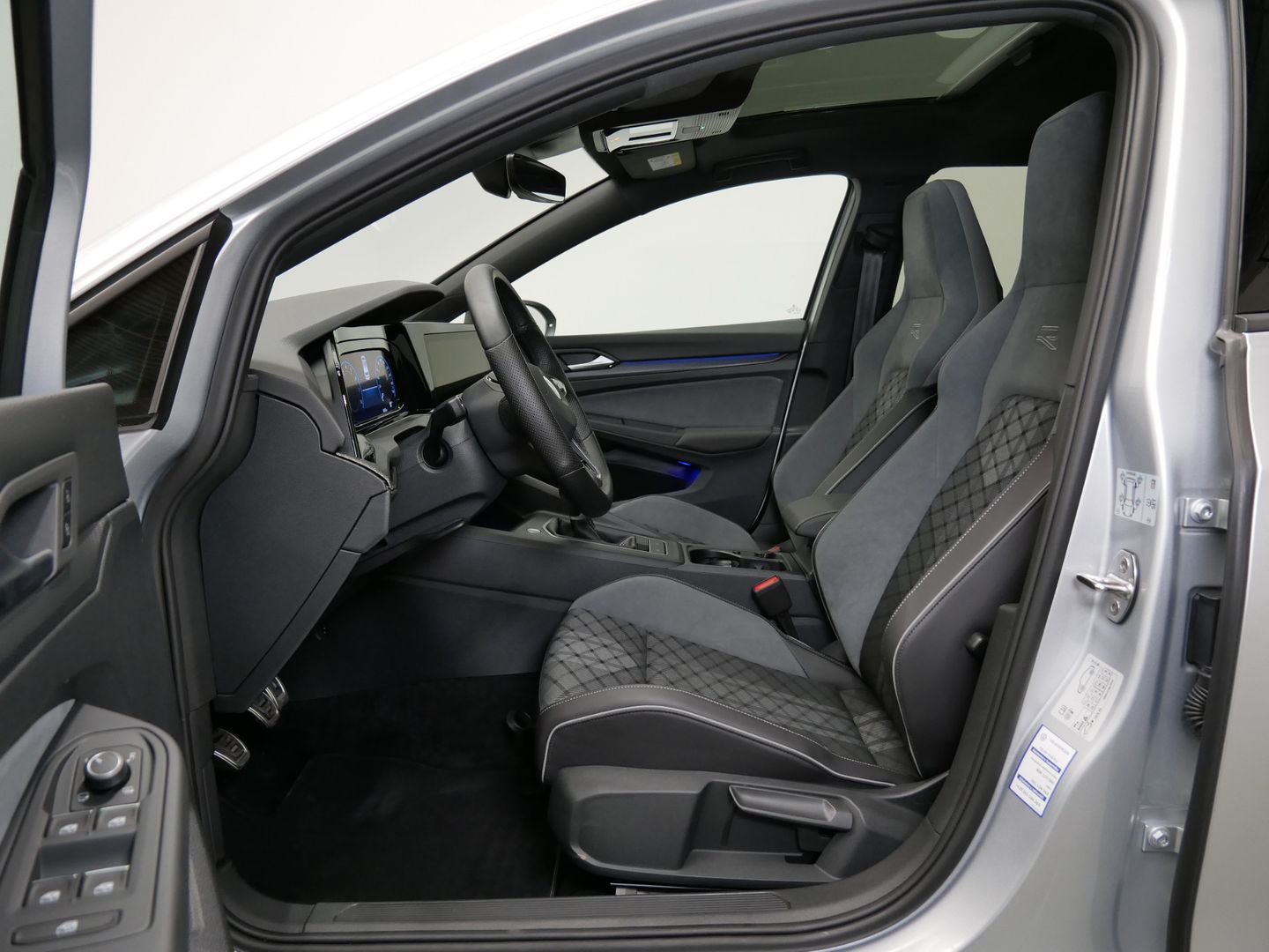 Volkswagen Golf 1.5 TSI/110 kW/R-LINE/PANO/LED/CZ/DPH