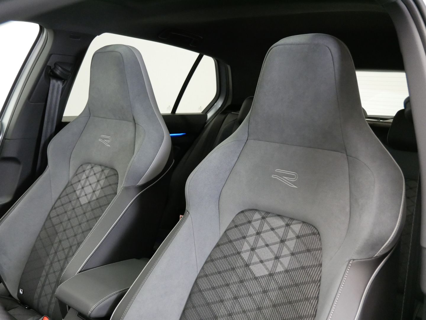Volkswagen Golf 1.5 TSI/110 kW/R-LINE/PANO/LED/CZ/DPH