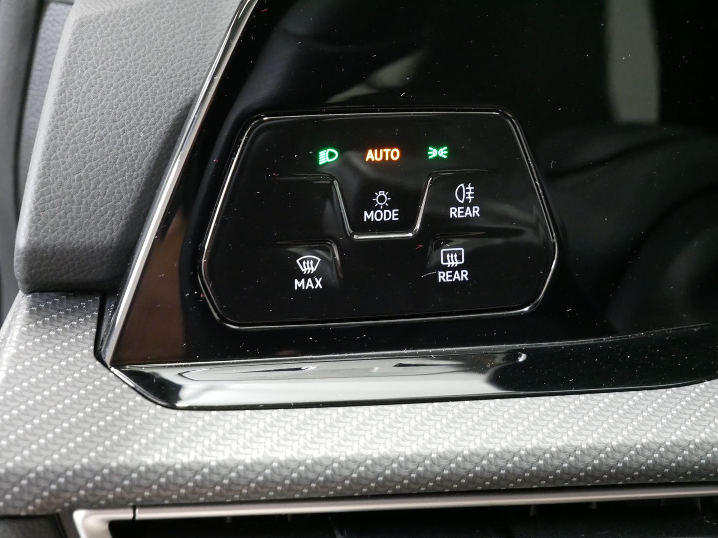 Volkswagen Golf 1.5 TSI/110 kW/R-LINE/PANO/LED/CZ/DPH