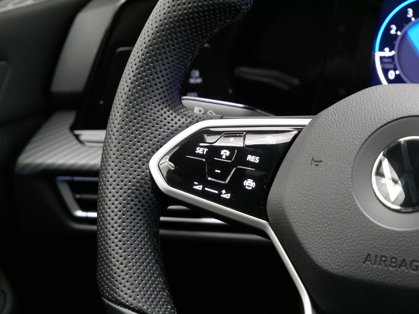 Volkswagen Golf 1.5 TSI/110 kW/R-LINE/PANO/LED/CZ/DPH