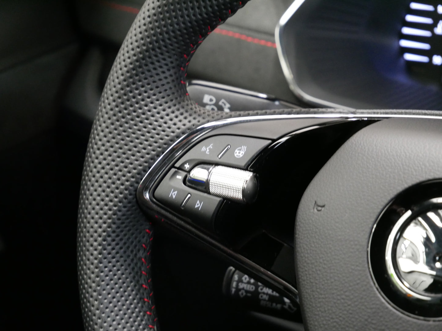 Škoda Octavia RS RS 180 kW/TAŽNÉ/MATRIX/DCC/DPH/CANTON/Sport.SEDÁKY