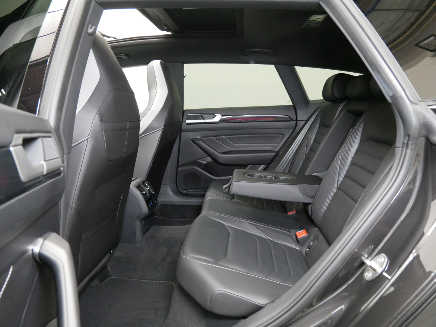 Volkswagen Arteon Shooting Brake DSG/4x4/R-LINE/PANO/TAŽNÉ/WEBASTO/KŮŽE/MASÁŽ