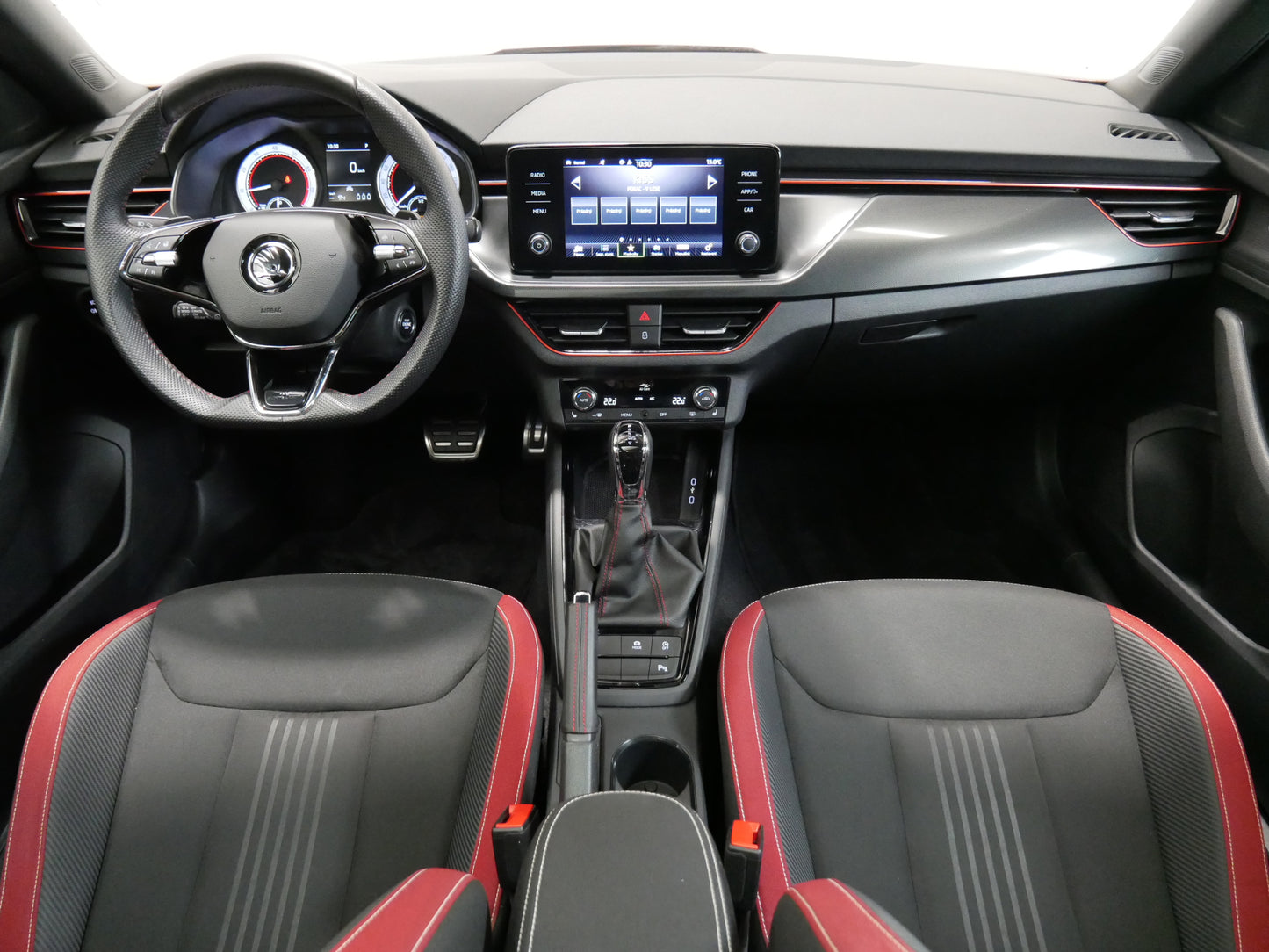 Škoda Kamiq DSG/MonteCarlo/PANORAMA/KAMERA/CZ/DPH