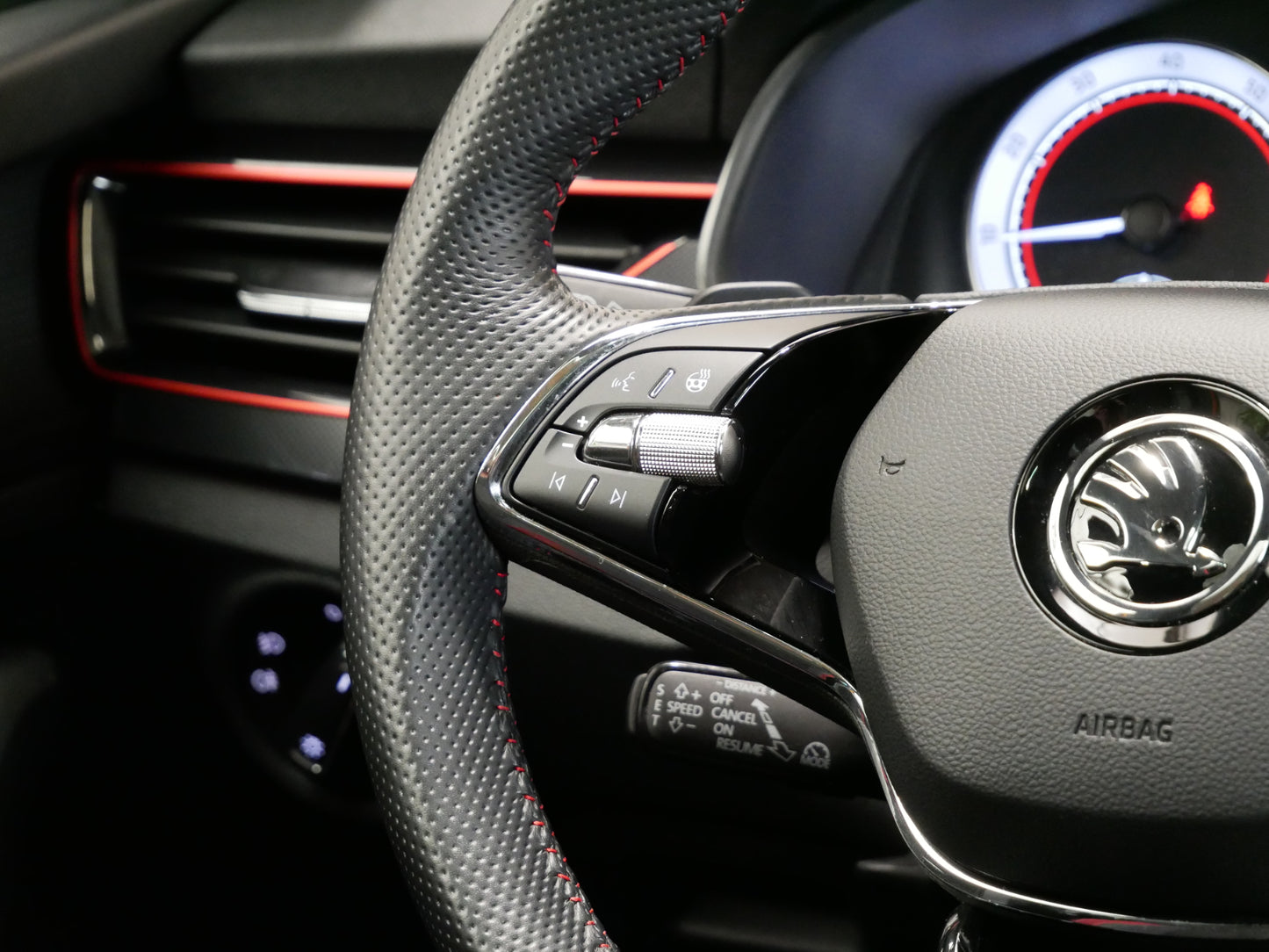 Škoda Kamiq DSG/MonteCarlo/PANORAMA/KAMERA/CZ/DPH