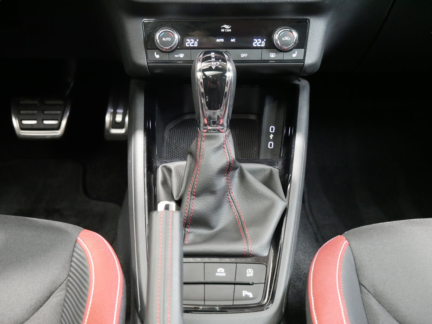 Škoda Kamiq DSG/MonteCarlo/PANORAMA/KAMERA/CZ/DPH