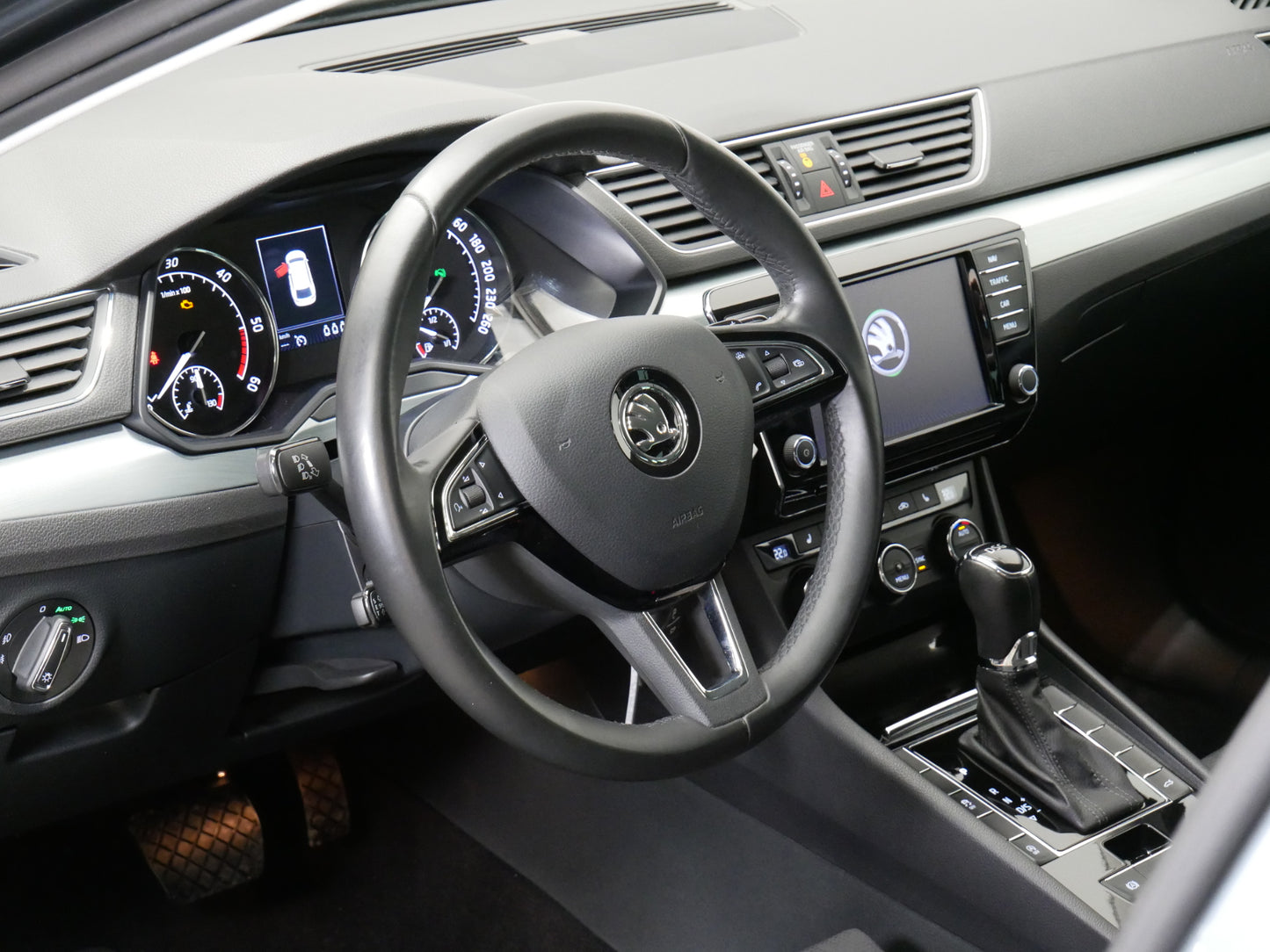 Škoda Superb 2.0 TDI/140kW/DSG/XENON/SERVIS/EL.VÍKO
