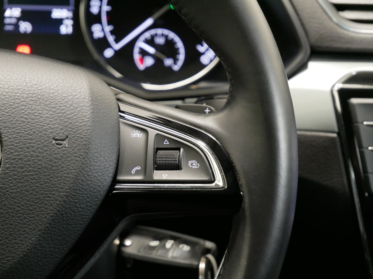 Škoda Superb 2.0 TDI/140kW/DSG/XENON/SERVIS/EL.VÍKO