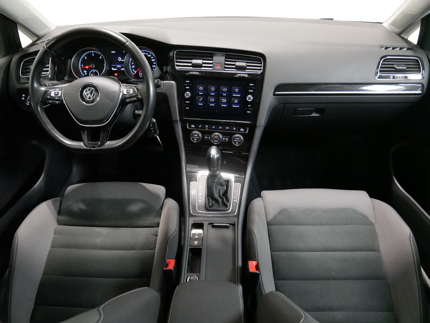 Volkswagen Golf 1.6 TDI 85kW DSG SERVIS 2. MAJ