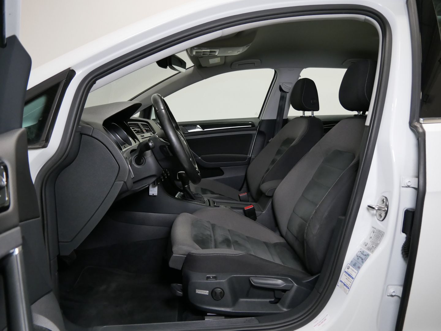 Volkswagen Golf 1.6 TDI 85kW DSG SERVIS 2. MAJ