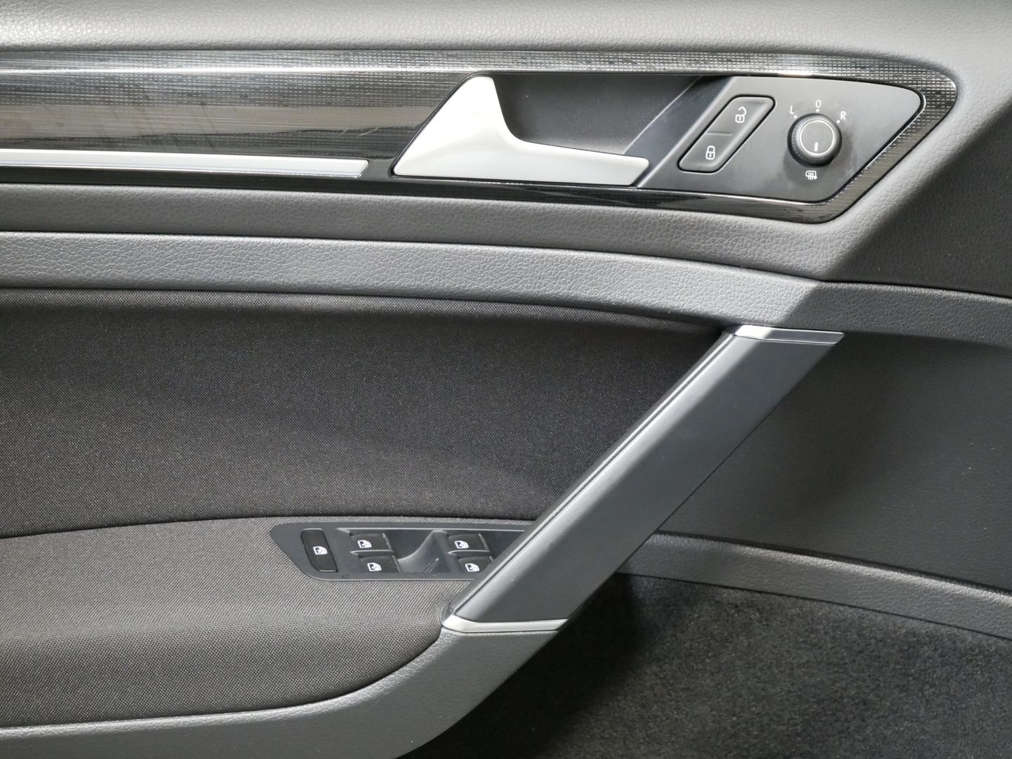 Volkswagen Golf 1.6 TDI 85kW DSG SERVIS 2. MAJ