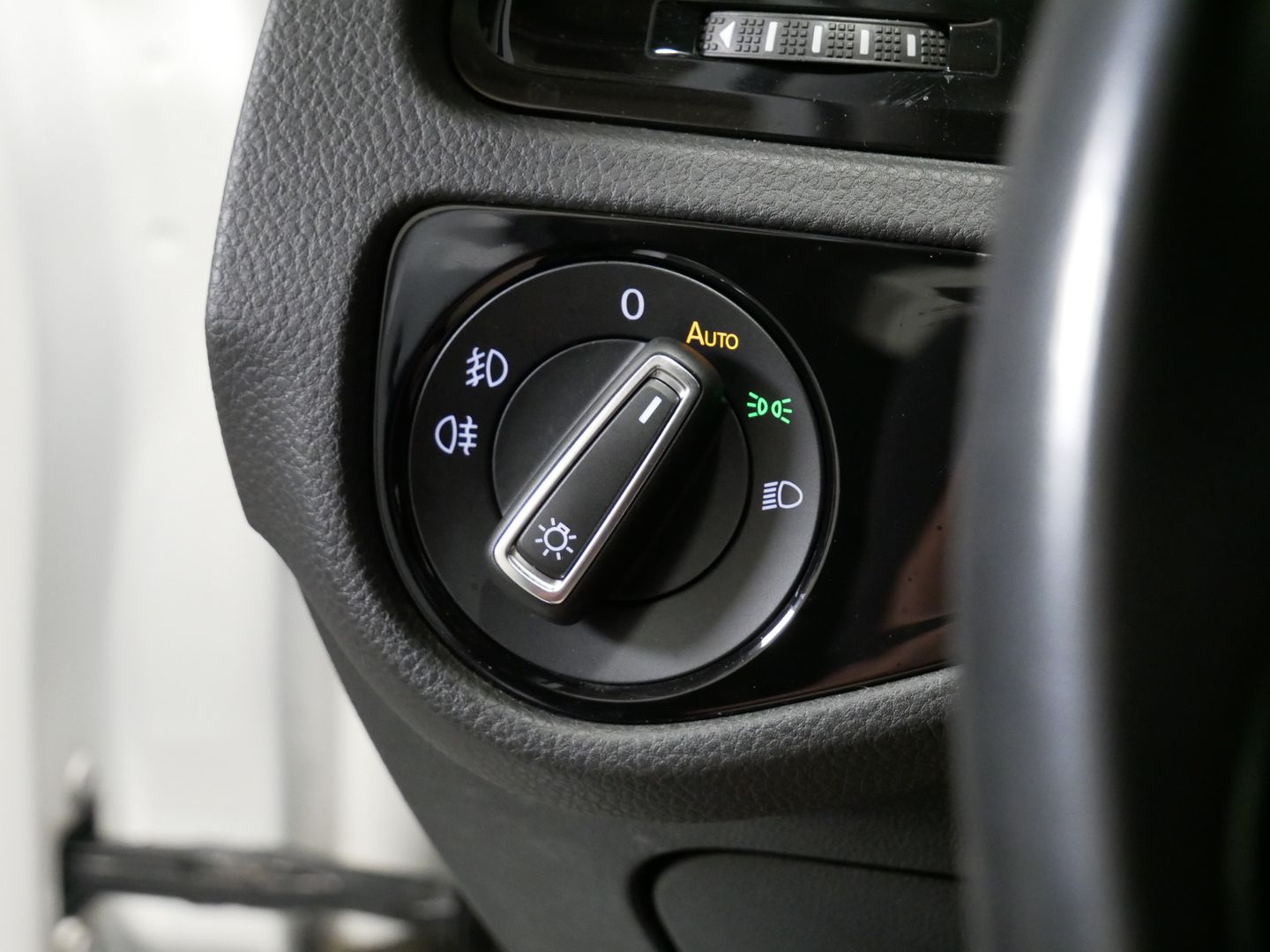 Volkswagen Golf 1.6 TDI 85kW DSG SERVIS 2. MAJ