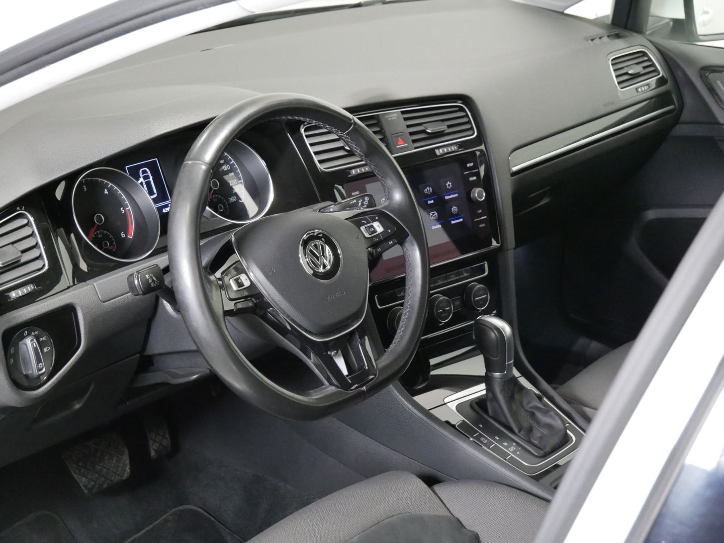 Volkswagen Golf 1.6 TDI 85kW DSG SERVIS 2. MAJ