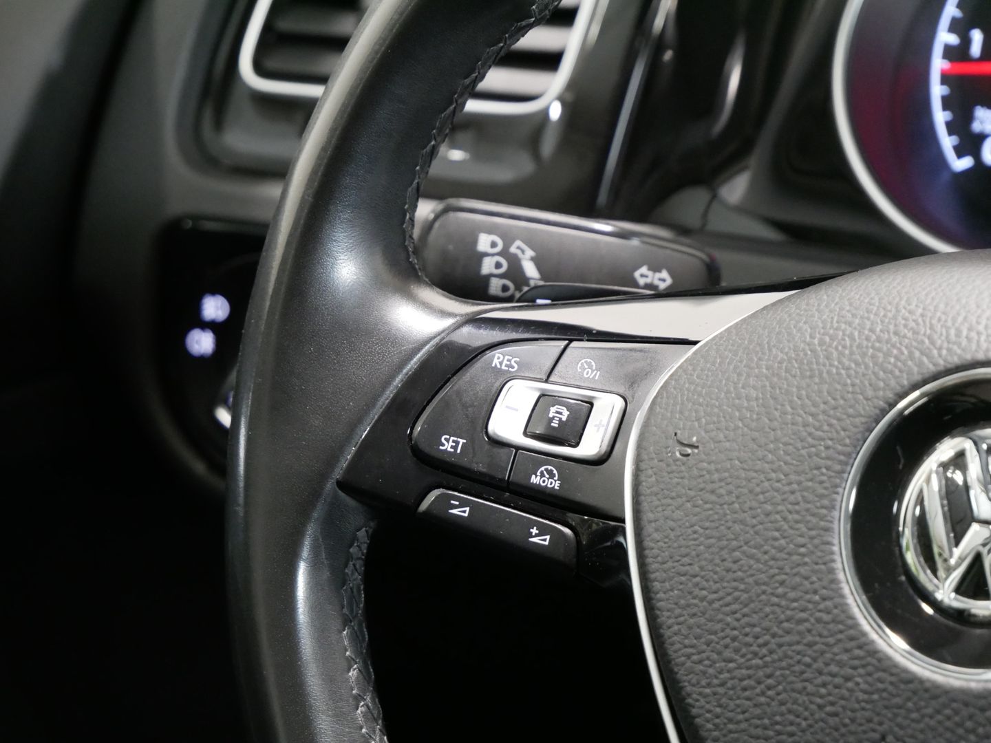 Volkswagen Golf 1.6 TDI 85kW DSG SERVIS 2. MAJ