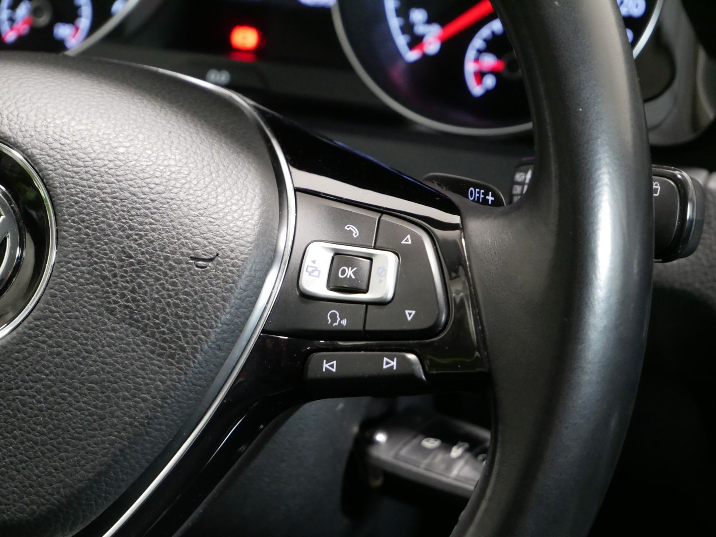Volkswagen Golf 1.6 TDI 85kW DSG SERVIS 2. MAJ
