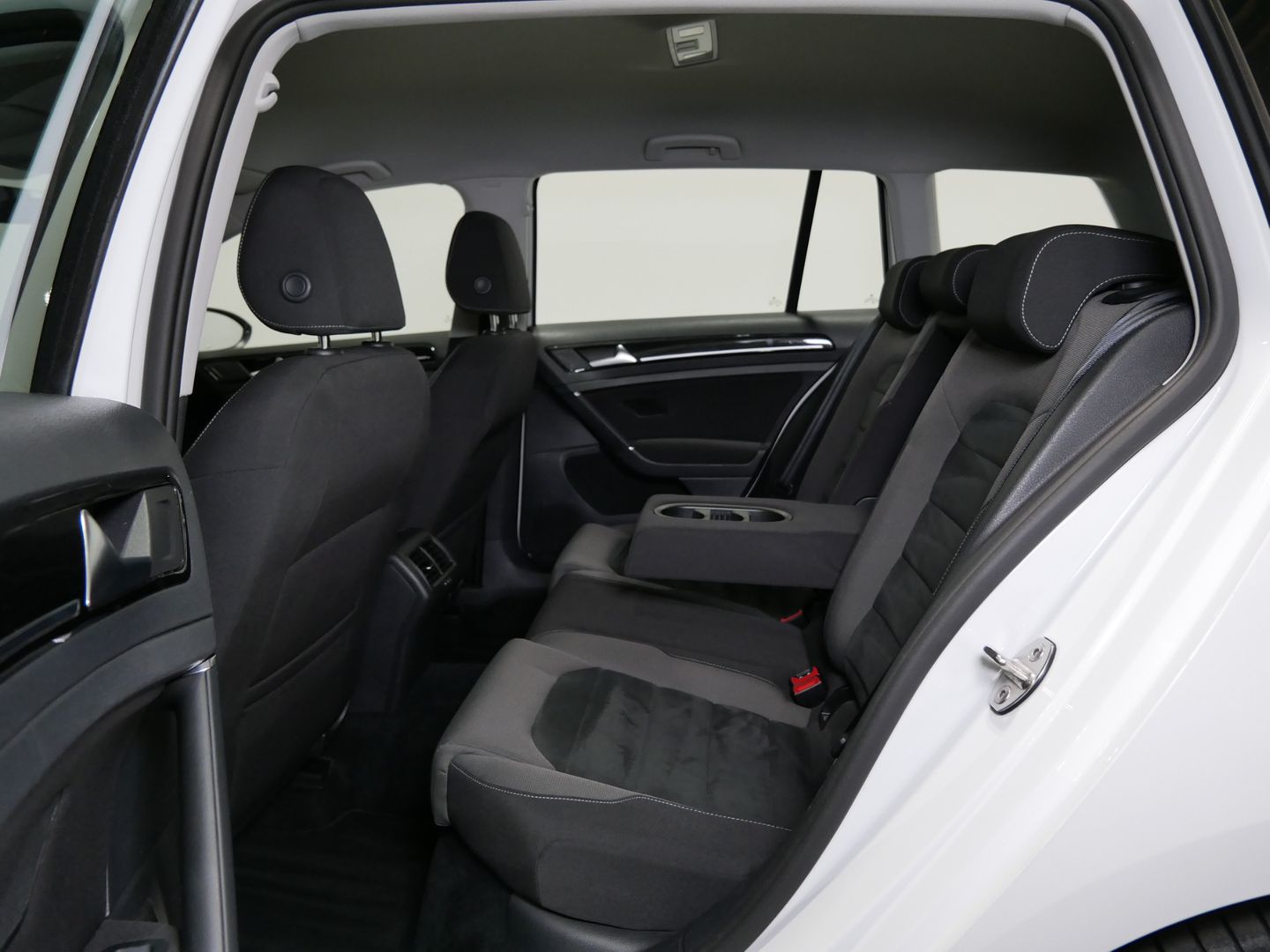 Volkswagen Golf 1.6 TDI 85kW DSG SERVIS 2. MAJ