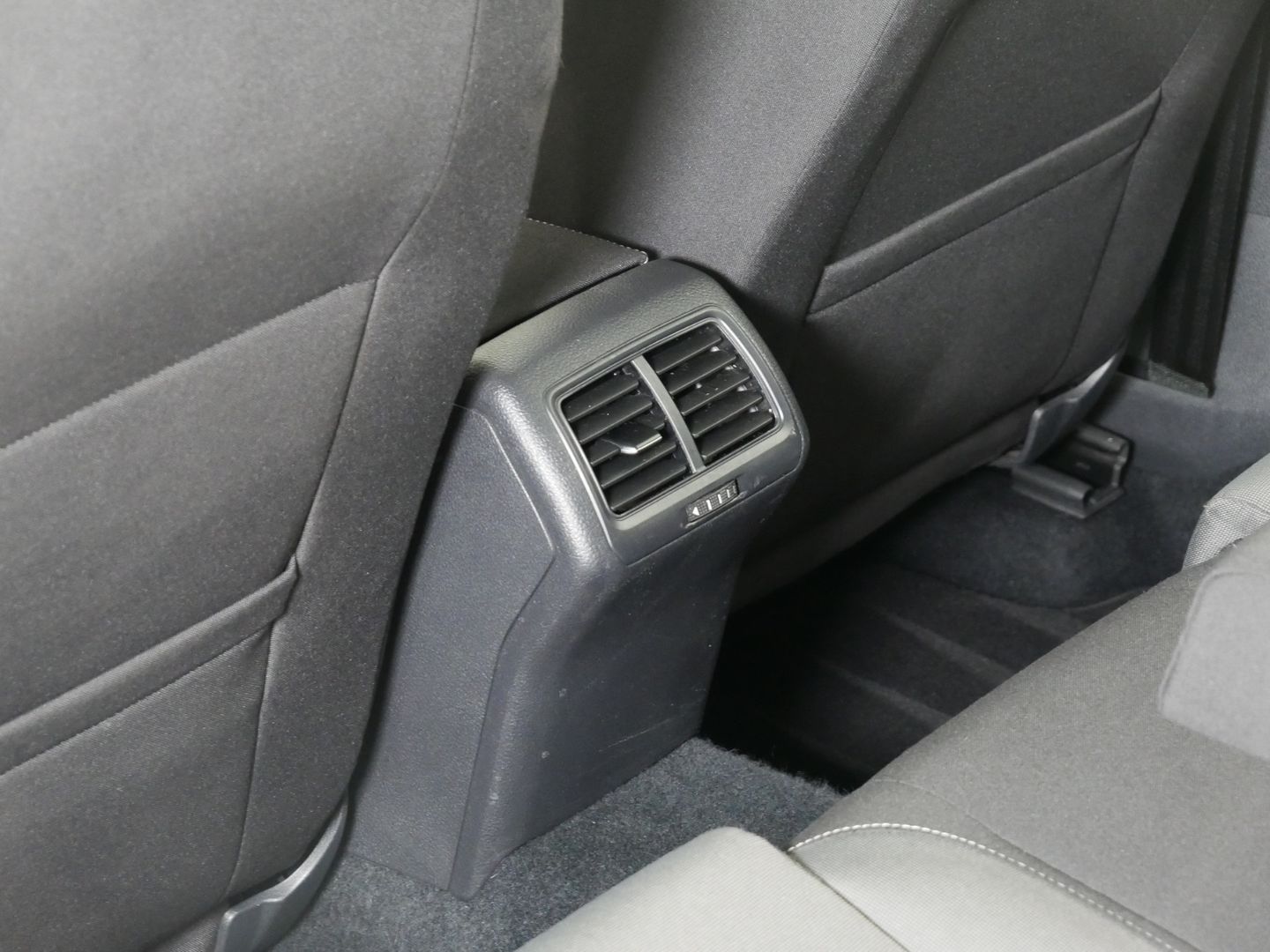 Volkswagen Golf 1.6 TDI 85kW DSG SERVIS 2. MAJ
