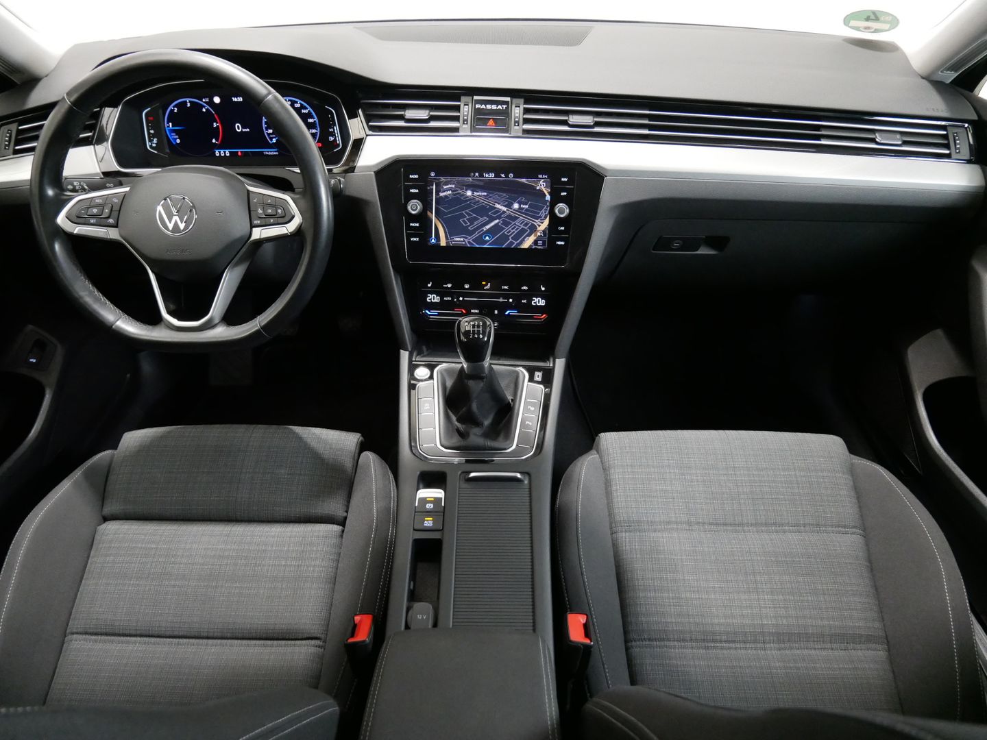 Volkswagen Passat 2.0 TDI/WEBASTO/NAVI/DPH/KAMERA/EL.VÍKO/HARMAN/MAS