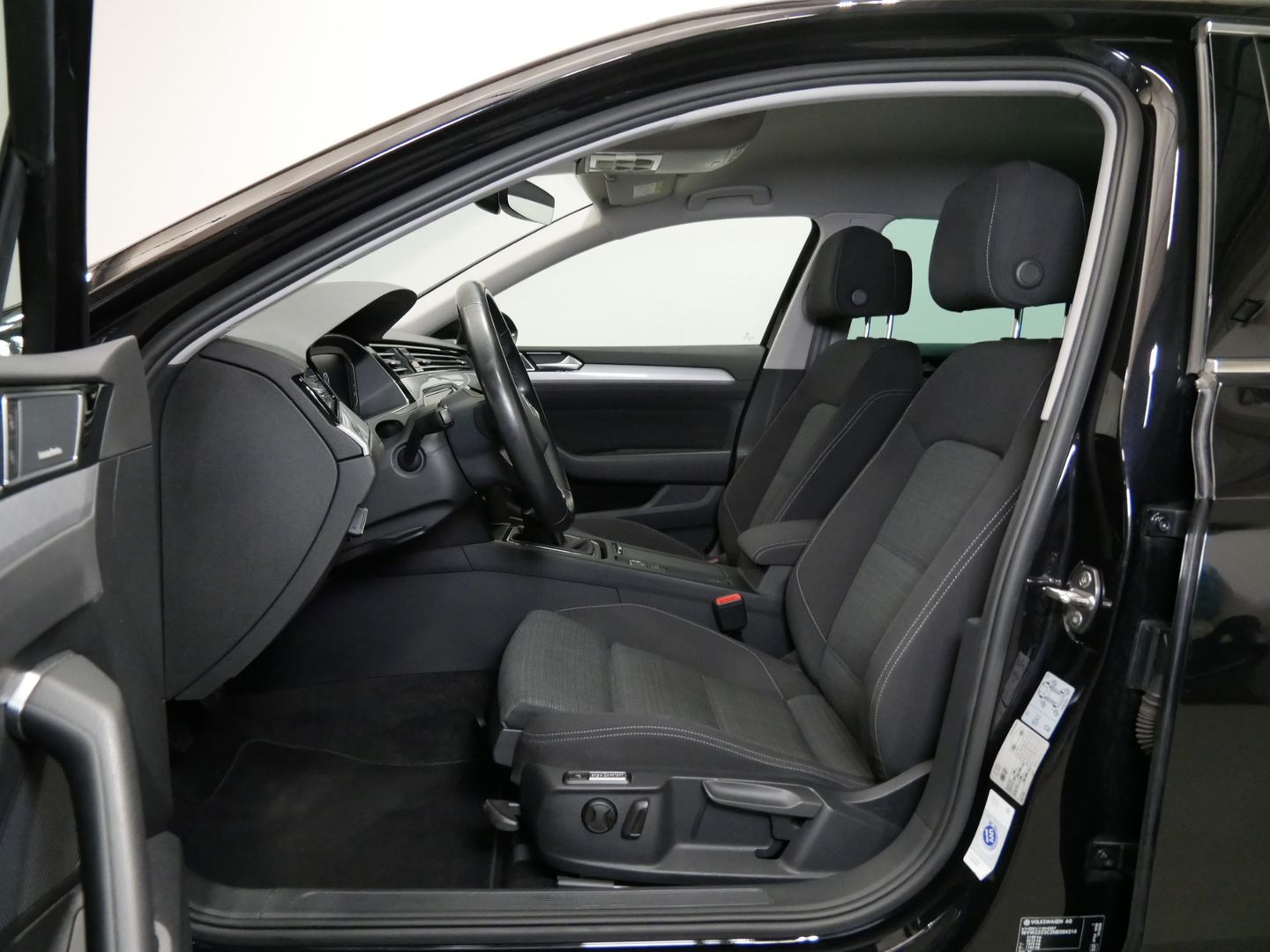 Volkswagen Passat 2.0 TDI/WEBASTO/NAVI/DPH/KAMERA/EL.VÍKO/HARMAN/MAS