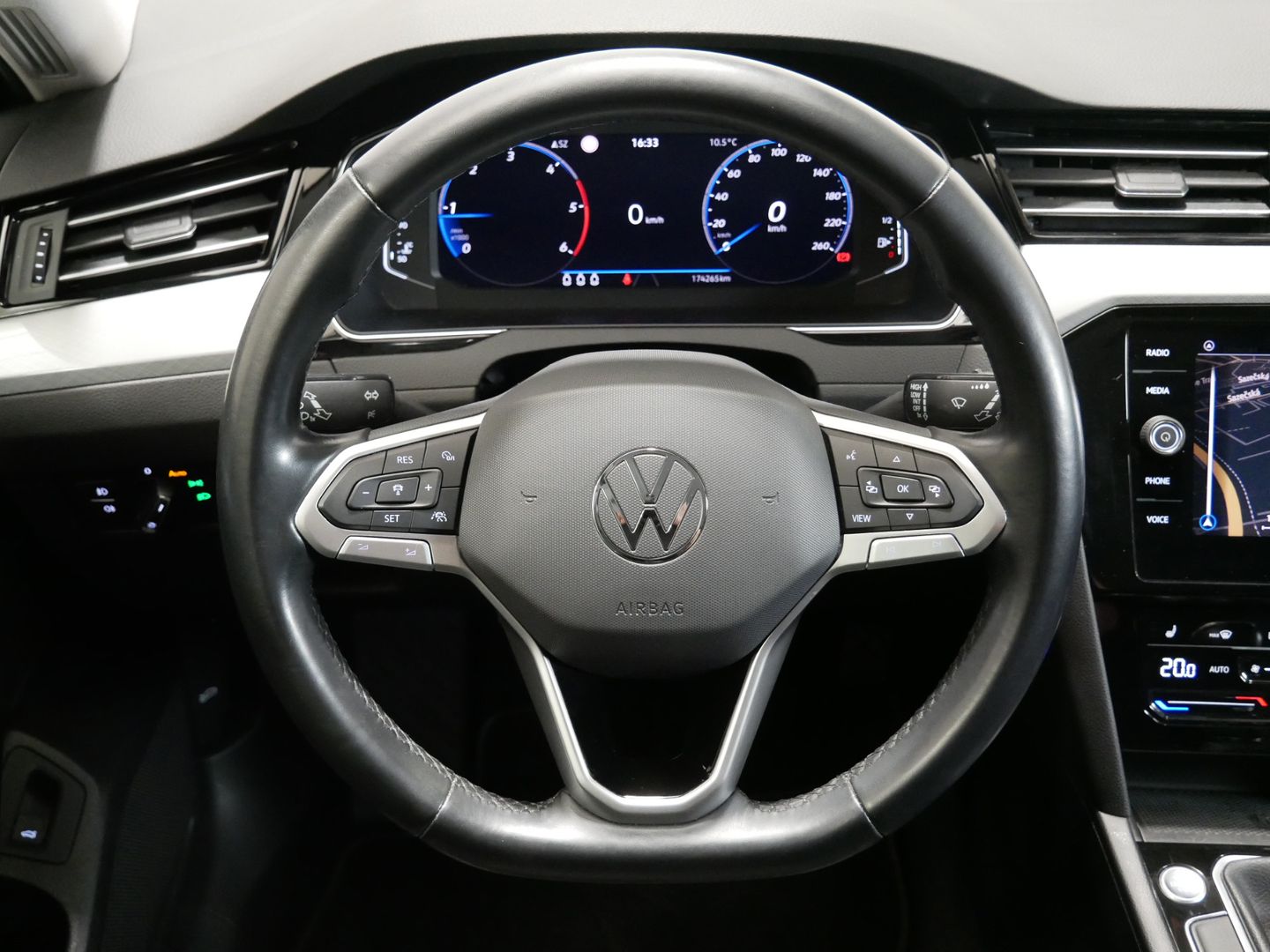 Volkswagen Passat 2.0 TDI/WEBASTO/NAVI/DPH/KAMERA/EL.VÍKO/HARMAN/MAS