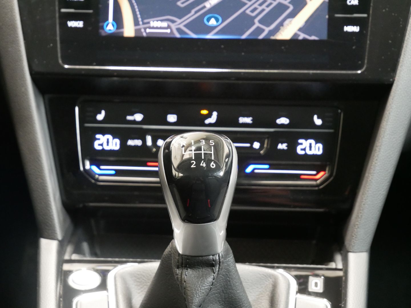 Volkswagen Passat 2.0 TDI/WEBASTO/NAVI/DPH/KAMERA/EL.VÍKO/HARMAN/MAS