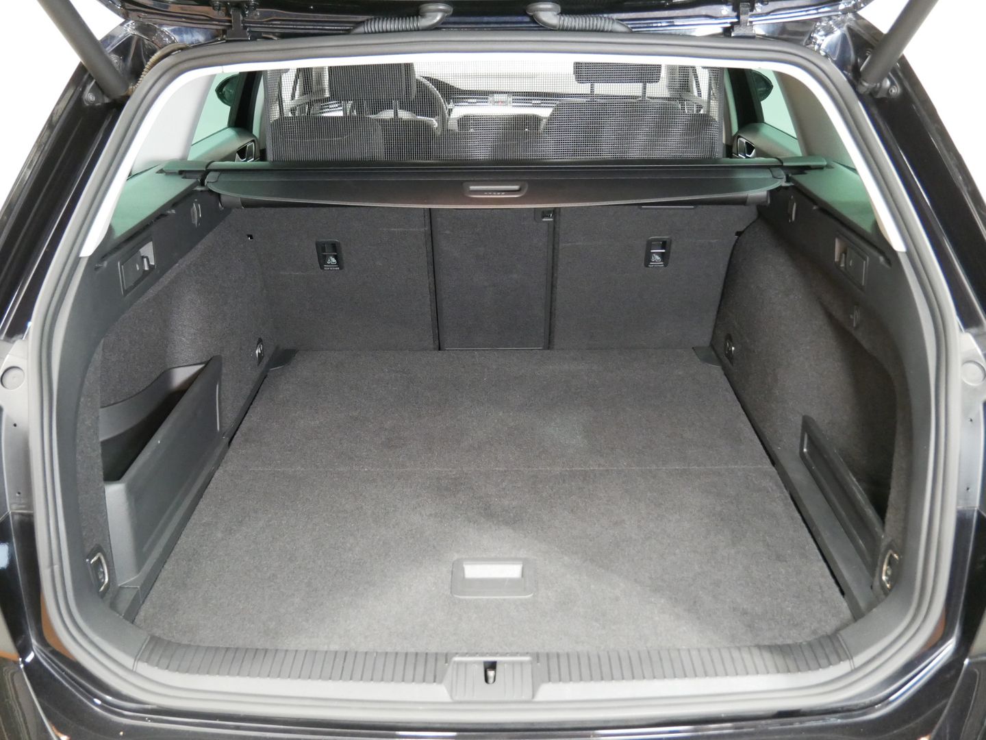 Volkswagen Passat 2.0 TDI/WEBASTO/NAVI/DPH/KAMERA/EL.VÍKO/HARMAN/MAS