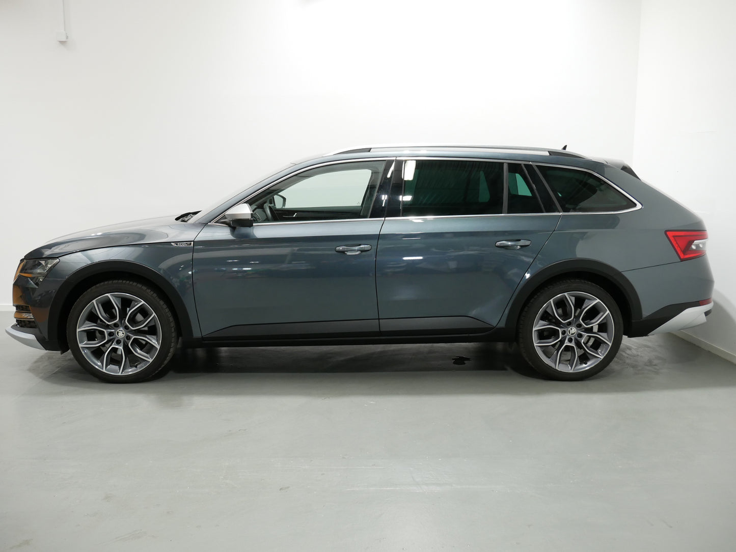 Škoda Superb 2.0 TDI/147kW/DSG/4x4/SCOUT/WEBASTO