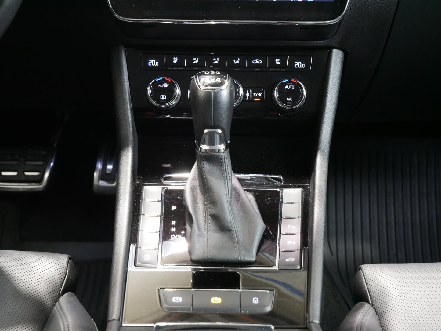 Škoda Superb 2.0 TDI/140kW/4x4/DSG/L&K/WEBASTO