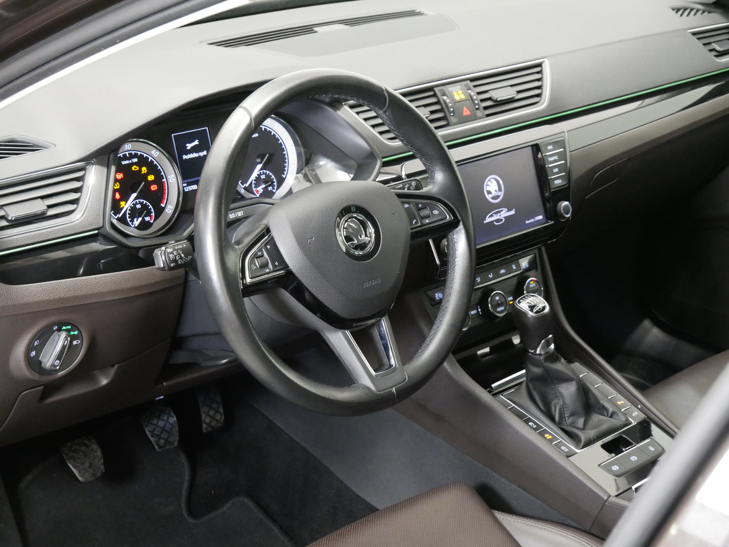 Škoda Superb 2.0 TDI/140kW/TAŽNÉ/DCC/CANTON/VENTILACE/KŮŽE/L&K