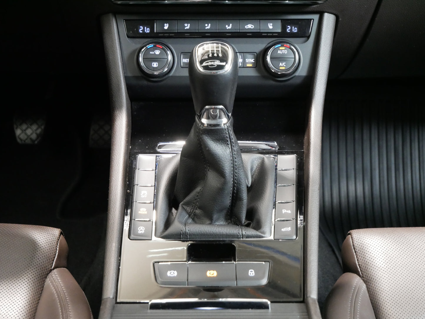 Škoda Superb 2.0 TDI/140kW/TAŽNÉ/DCC/CANTON/VENTILACE/KŮŽE/L&K