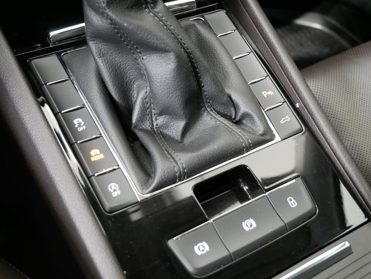 Škoda Superb 2.0 TDI/140kW/TAŽNÉ/DCC/CANTON/VENTILACE/KŮŽE/L&K