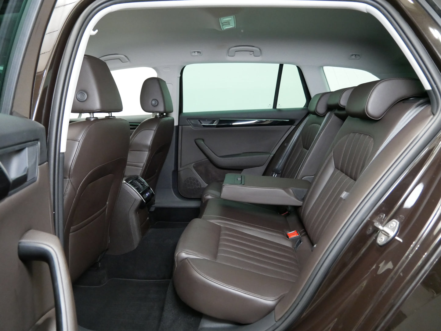 Škoda Superb 2.0 TDI/140kW/TAŽNÉ/DCC/CANTON/VENTILACE/KŮŽE/L&K