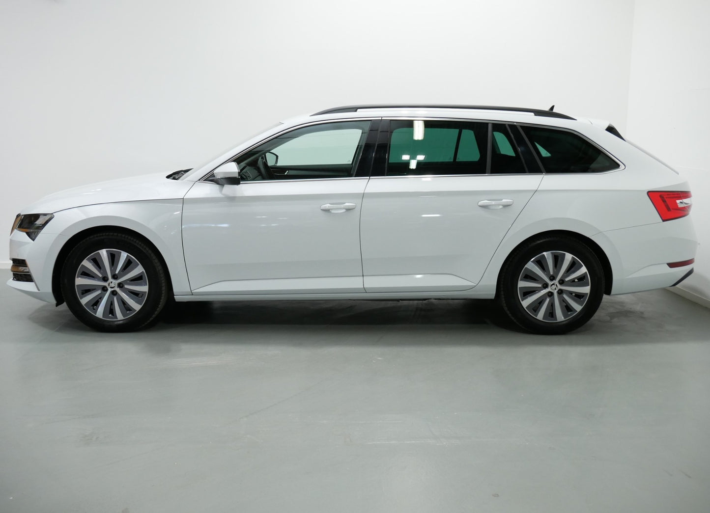 Škoda Superb iV iV/160 kW/DSG/LED/NAVI/DCC/DPH/ZÁRUKA/VirtualCOCKP
