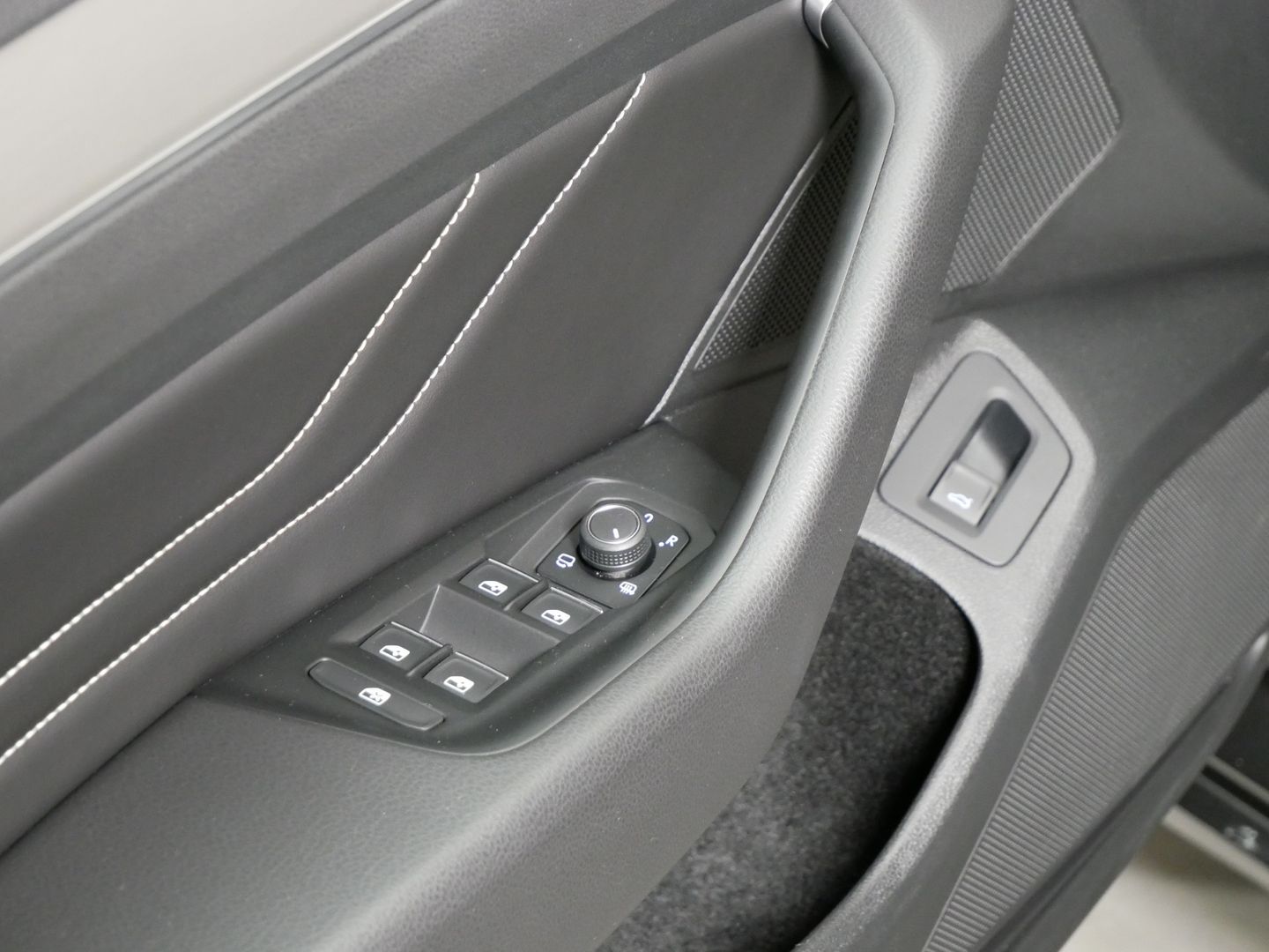 Volkswagen Passat 2.0TDI/140kW/DSG/WEBASTO/TAŽNÉ/DPH