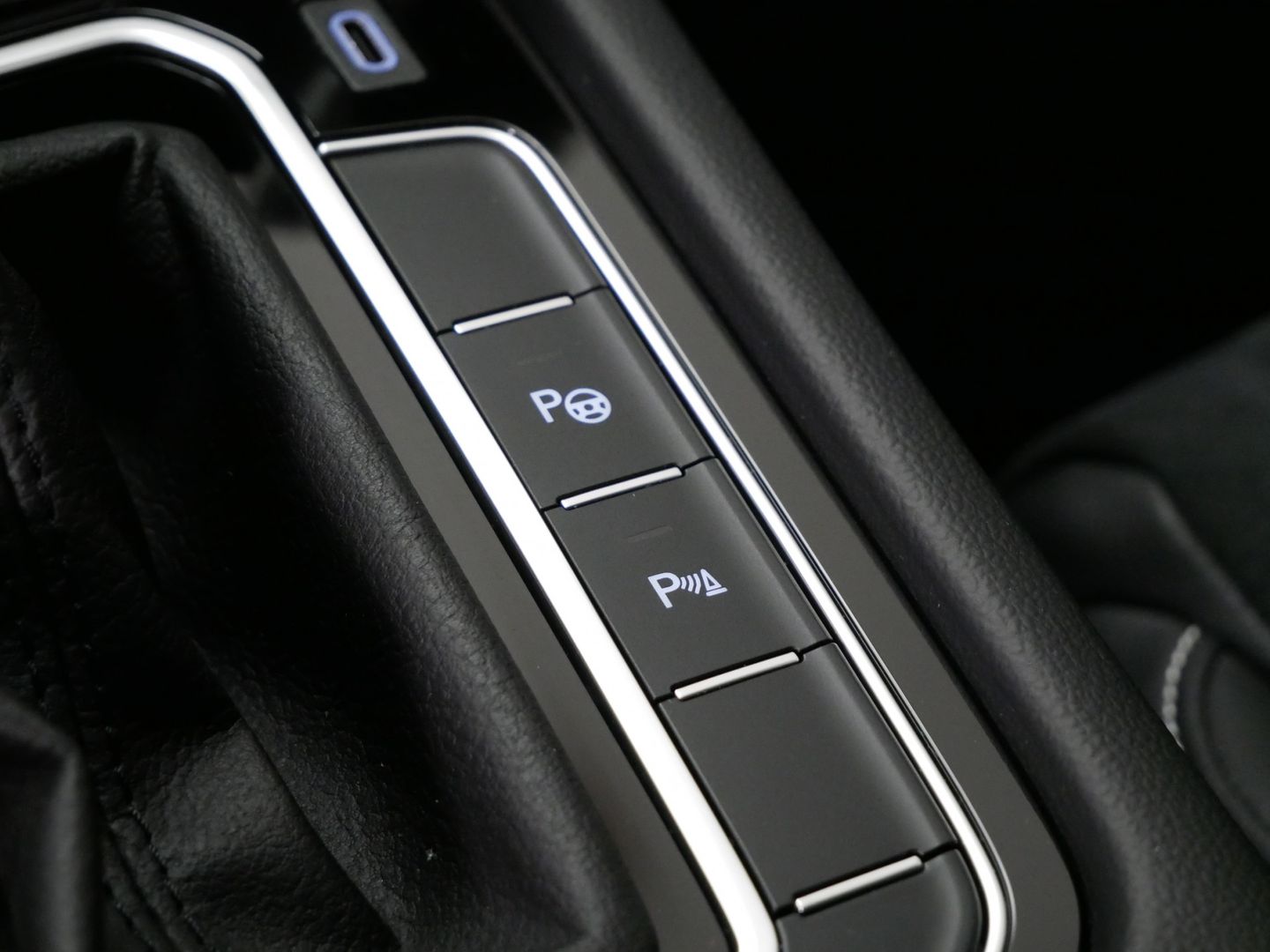 Volkswagen Passat 2.0TDI/140kW/DSG/WEBASTO/TAŽNÉ/DPH