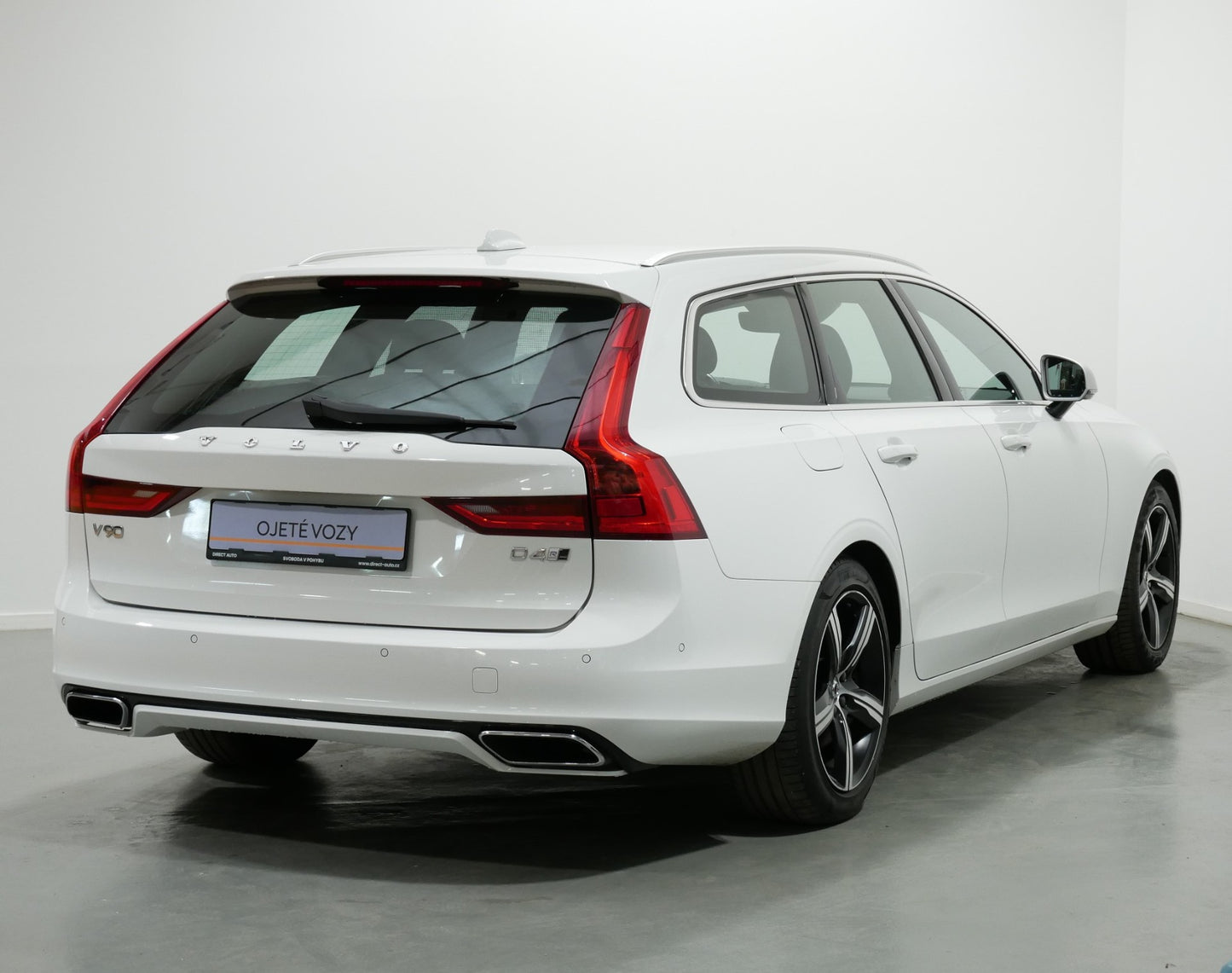 Volvo V90 D4 140 kW AUT AWD R-DESIGN