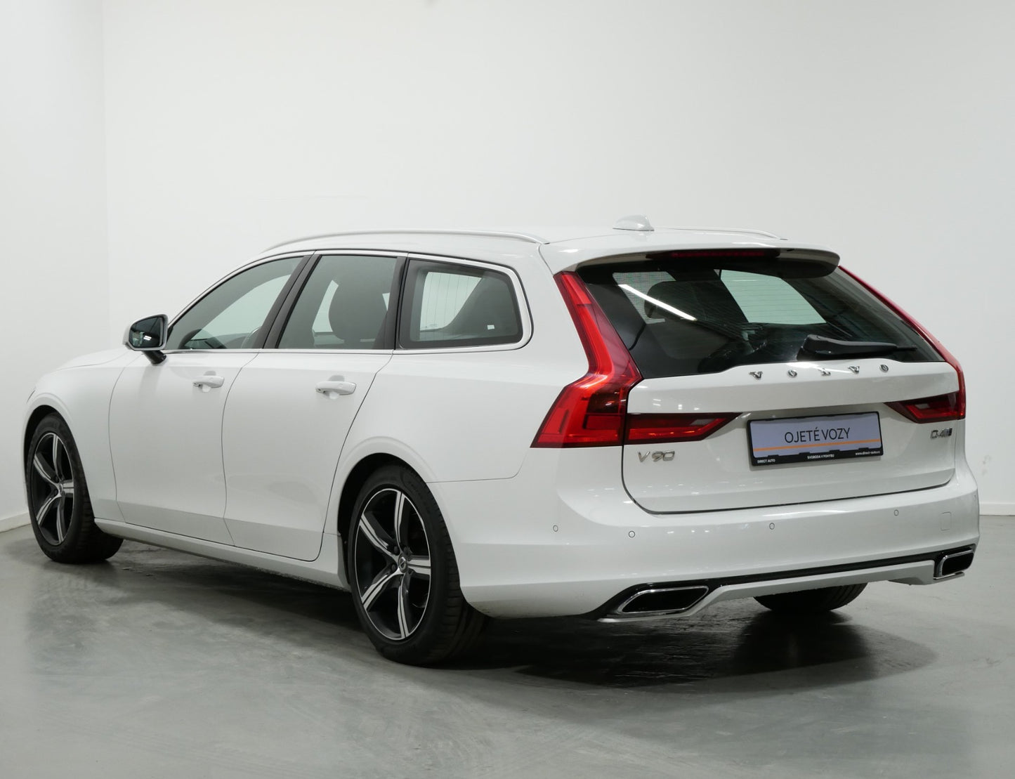 Volvo V90 D4 140 kW AUT AWD R-DESIGN