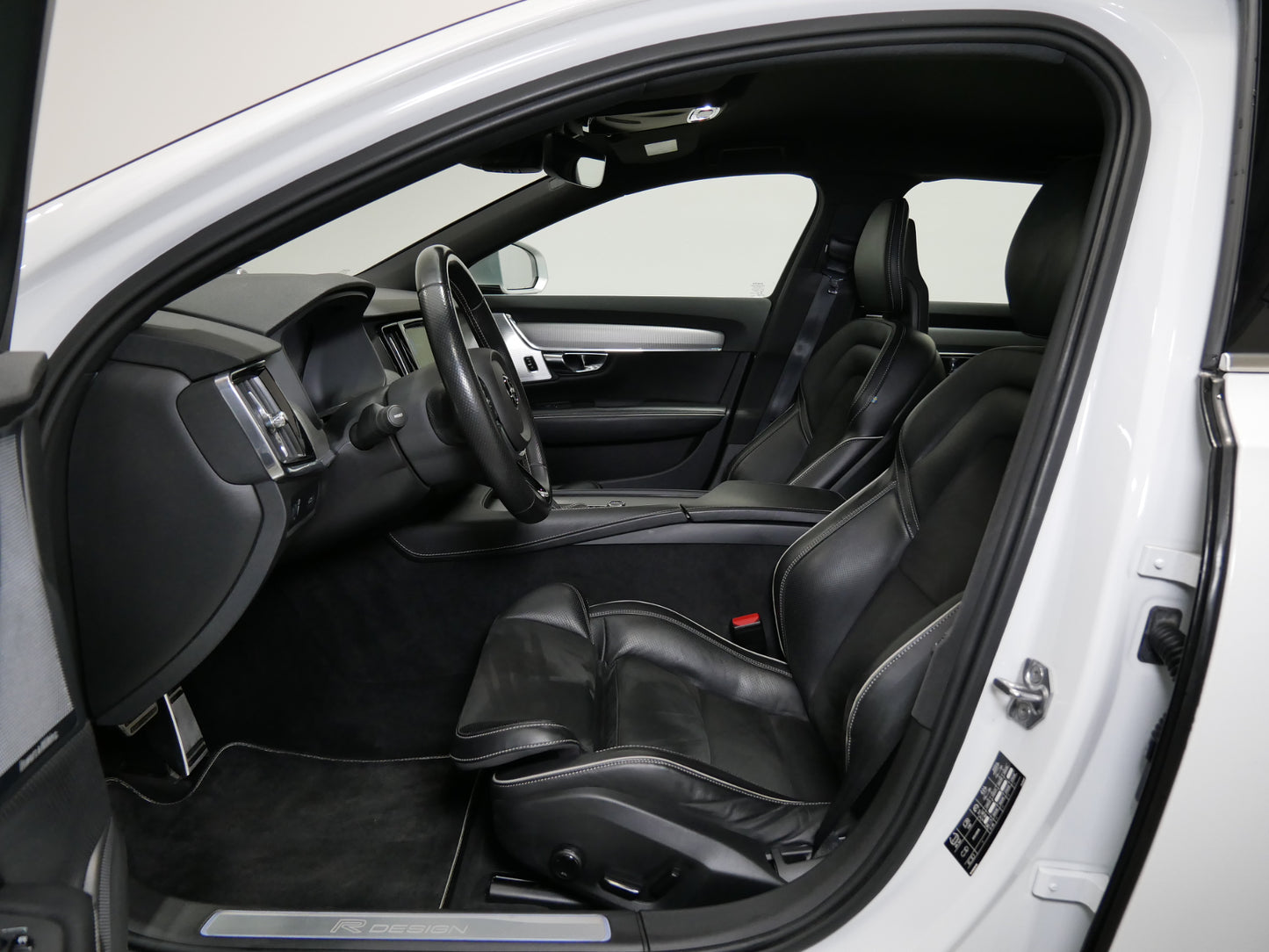 Volvo V90 D4 140 kW AUT AWD R-DESIGN