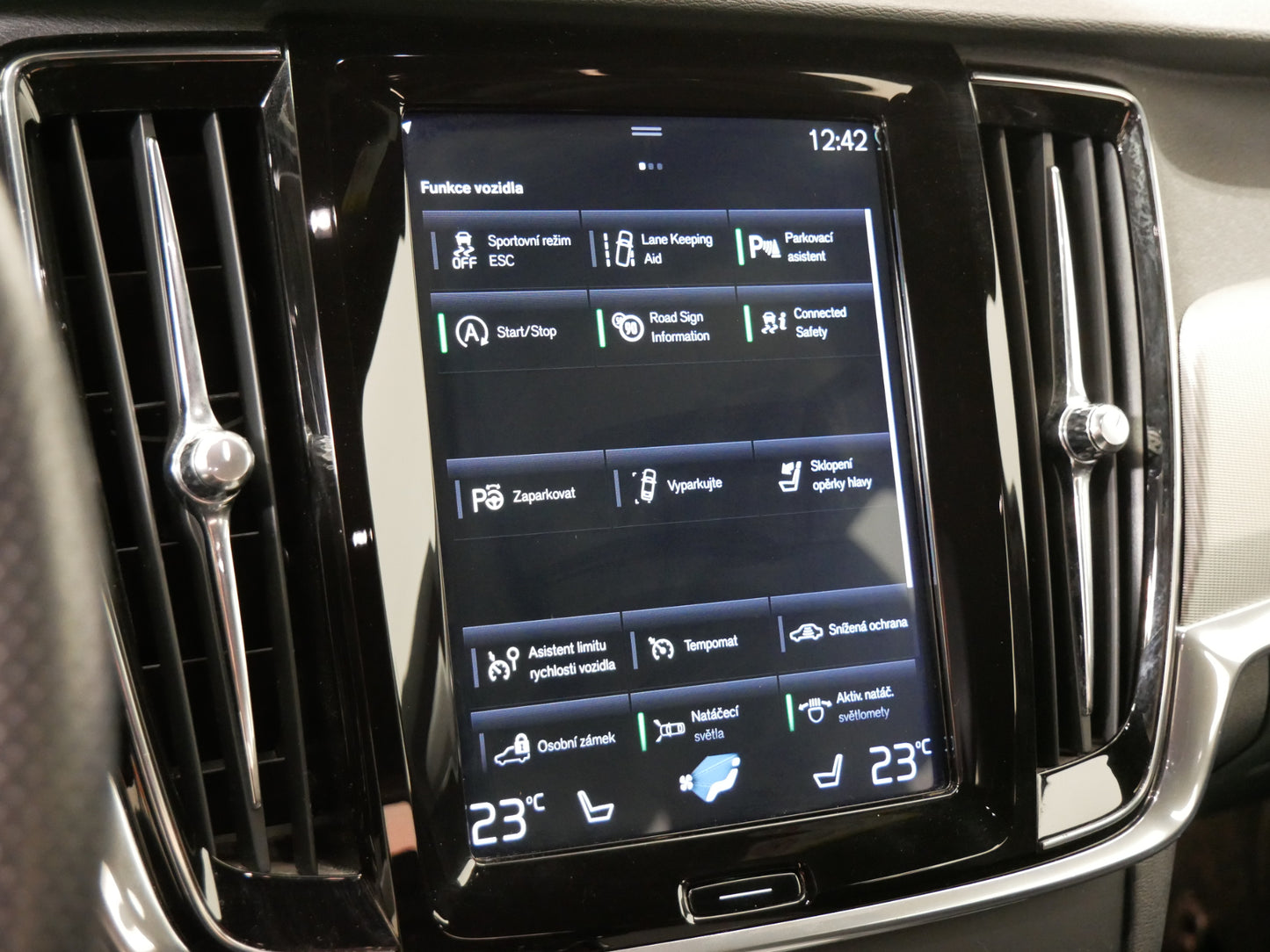 Volvo V90 D4 140 kW AUT AWD R-DESIGN