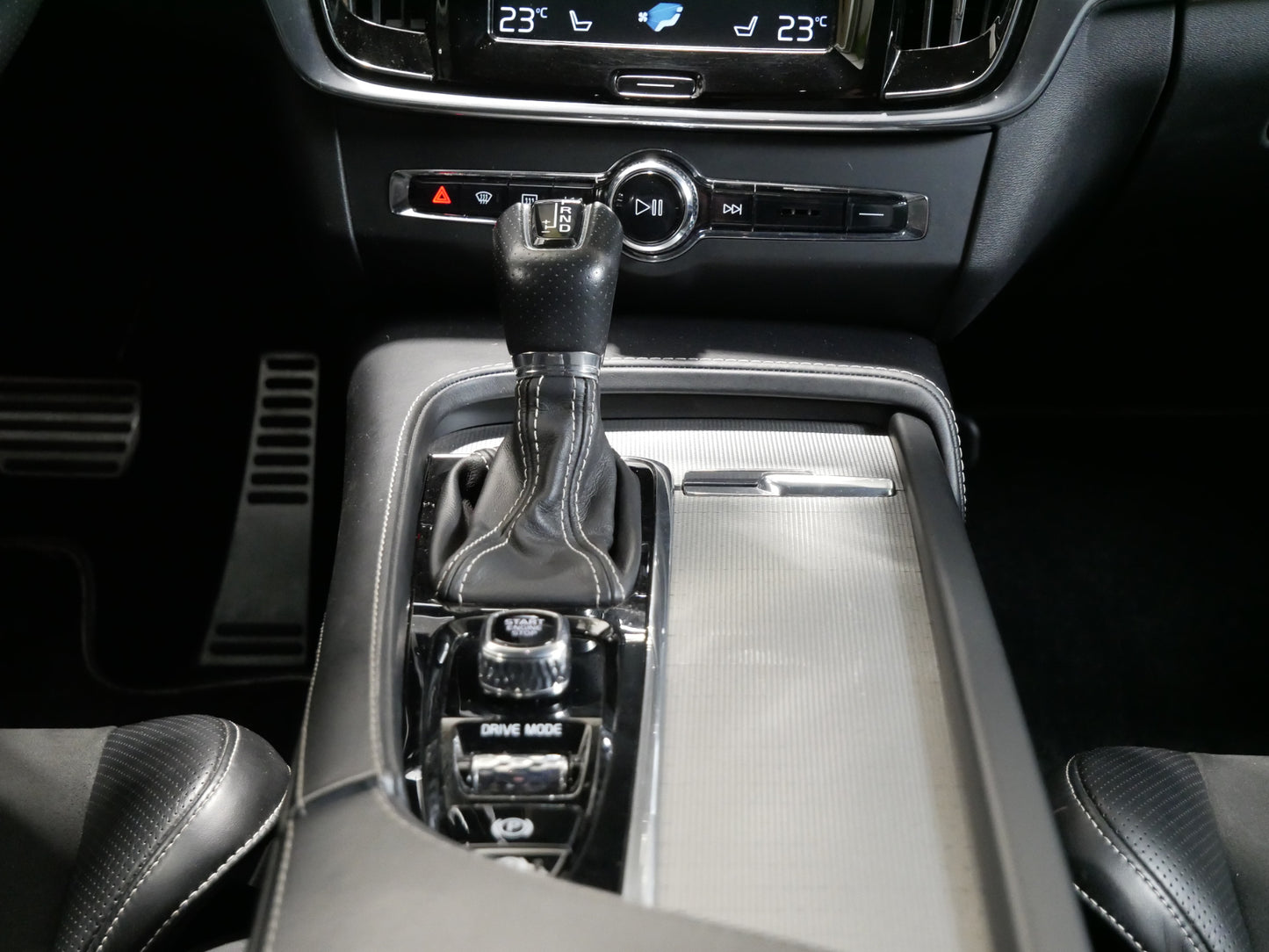 Volvo V90 D4 140 kW AUT AWD R-DESIGN