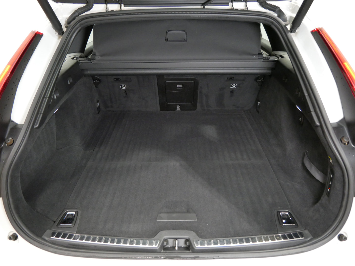 Volvo V90 D4 140 kW AUT AWD R-DESIGN