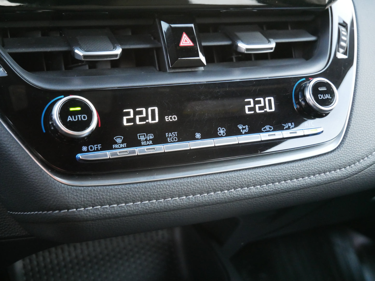 Toyota Corolla 1.8i HYBRID 72 kW