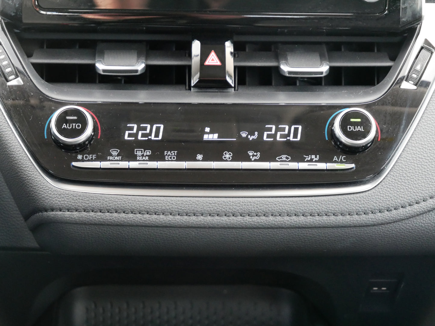 Toyota Corolla 1.8i HYBRID 72 kW