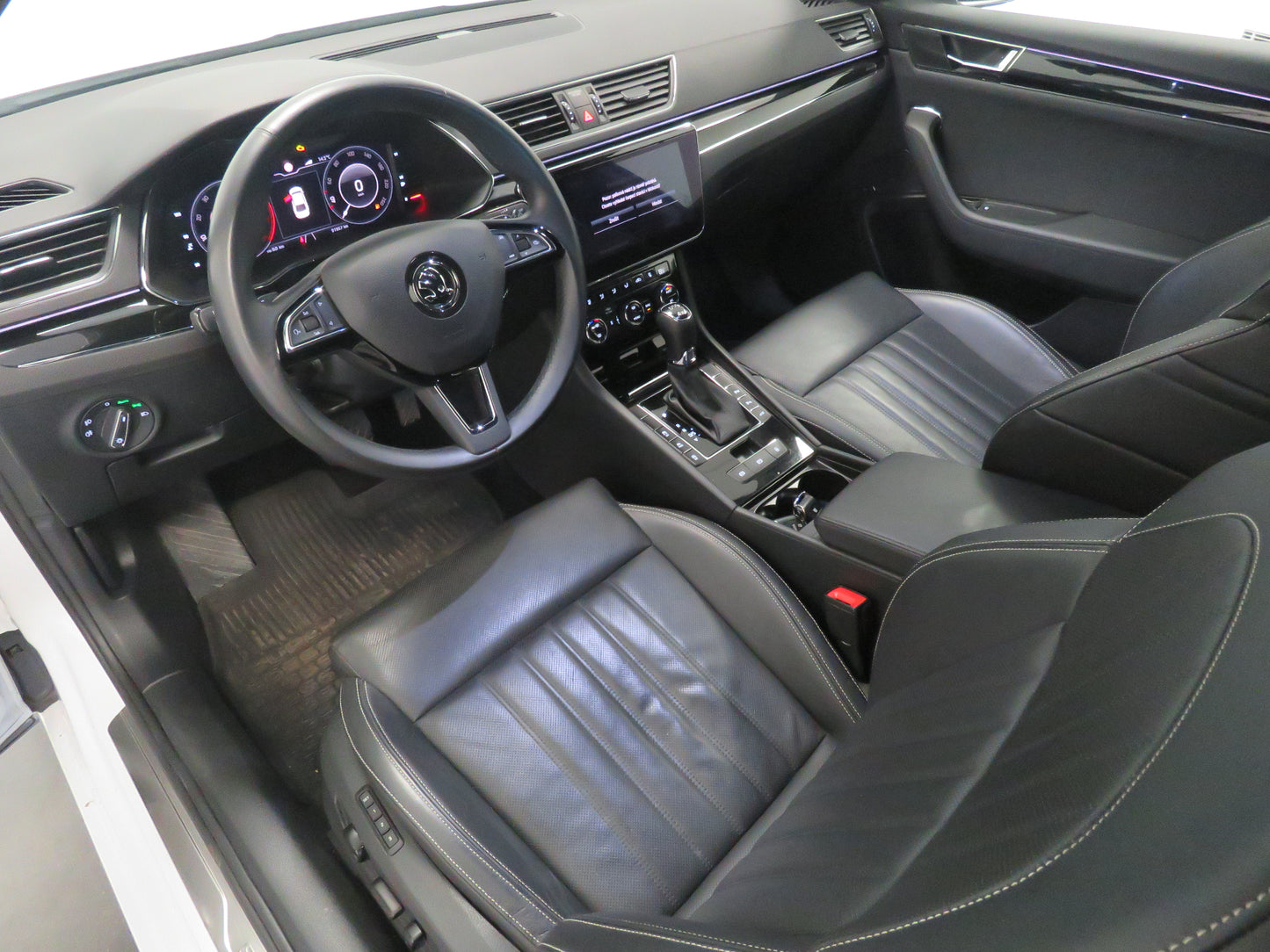 Škoda Superb 2.0 TSI L&K Paket Columbus