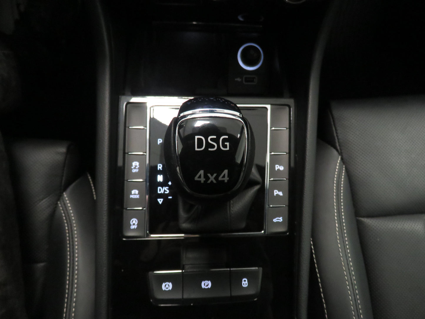 Škoda Superb 2.0 TSI L&K Paket Columbus